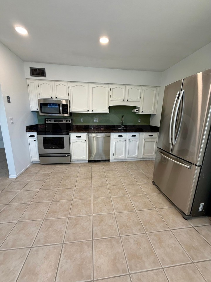 1904 W Amy Dr - Photo 4 of 19
