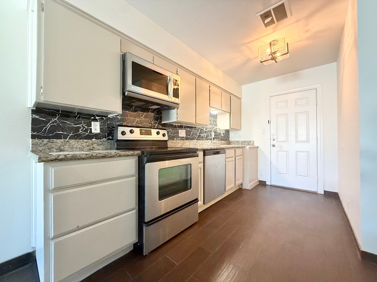 8413 E Coronado Rd #1 - Photo 4 of 16