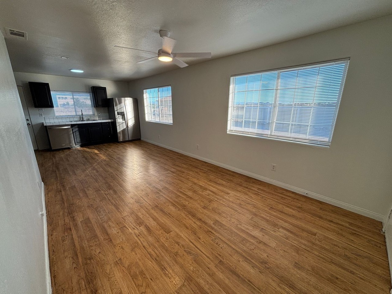 879 Wilson Ave - Photo 4 of 27