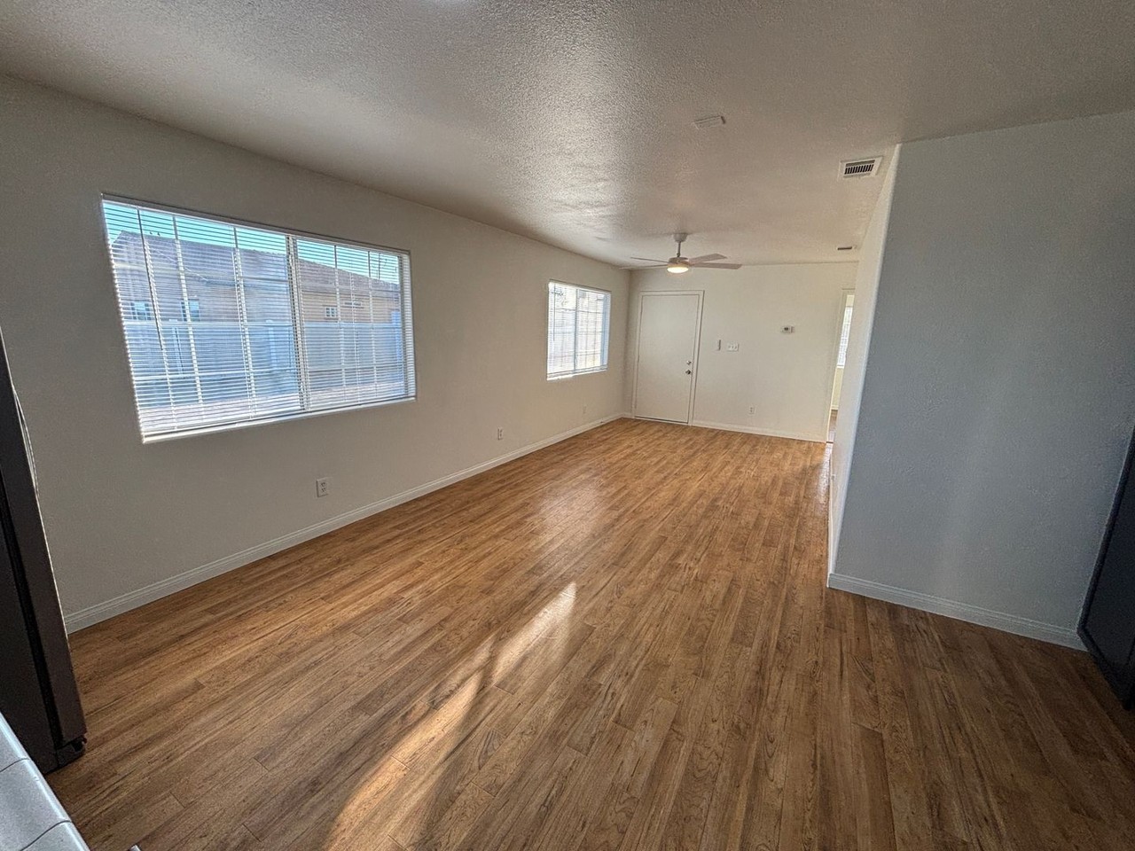 879 Wilson Ave - Photo 6 of 27