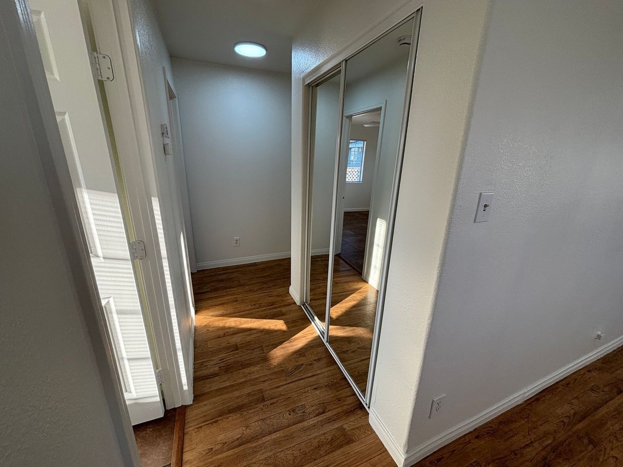 879 Wilson Ave - Photo 7 of 27