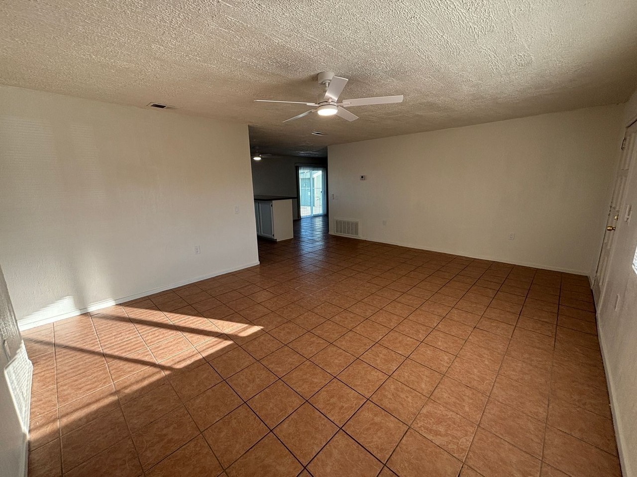 875 Wilson Ave - Photo 4 of 38