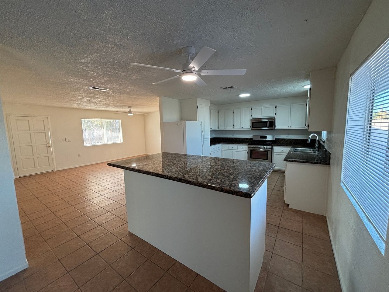 875 Wilson Ave - Photo 6 of 38