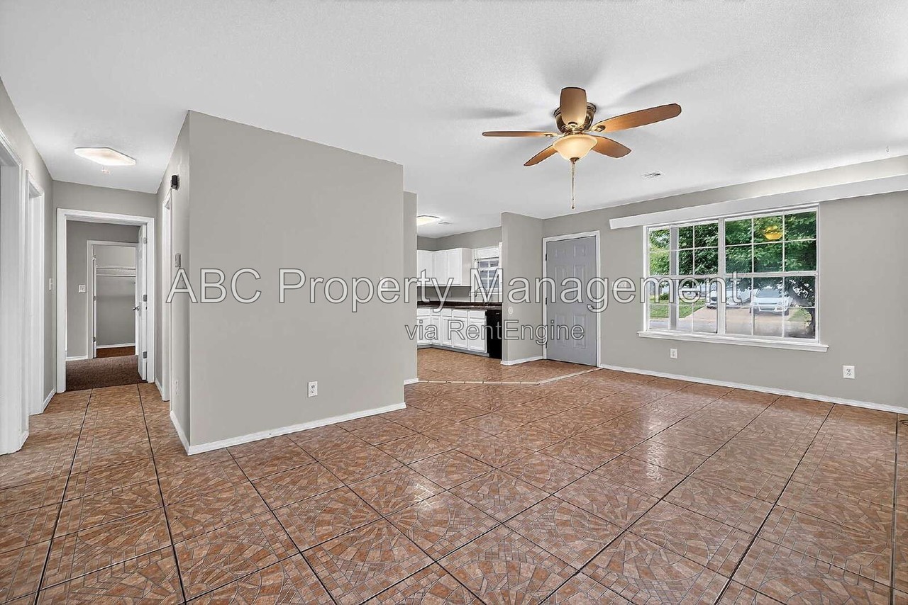 1106 S E St - Photo 5 of 19