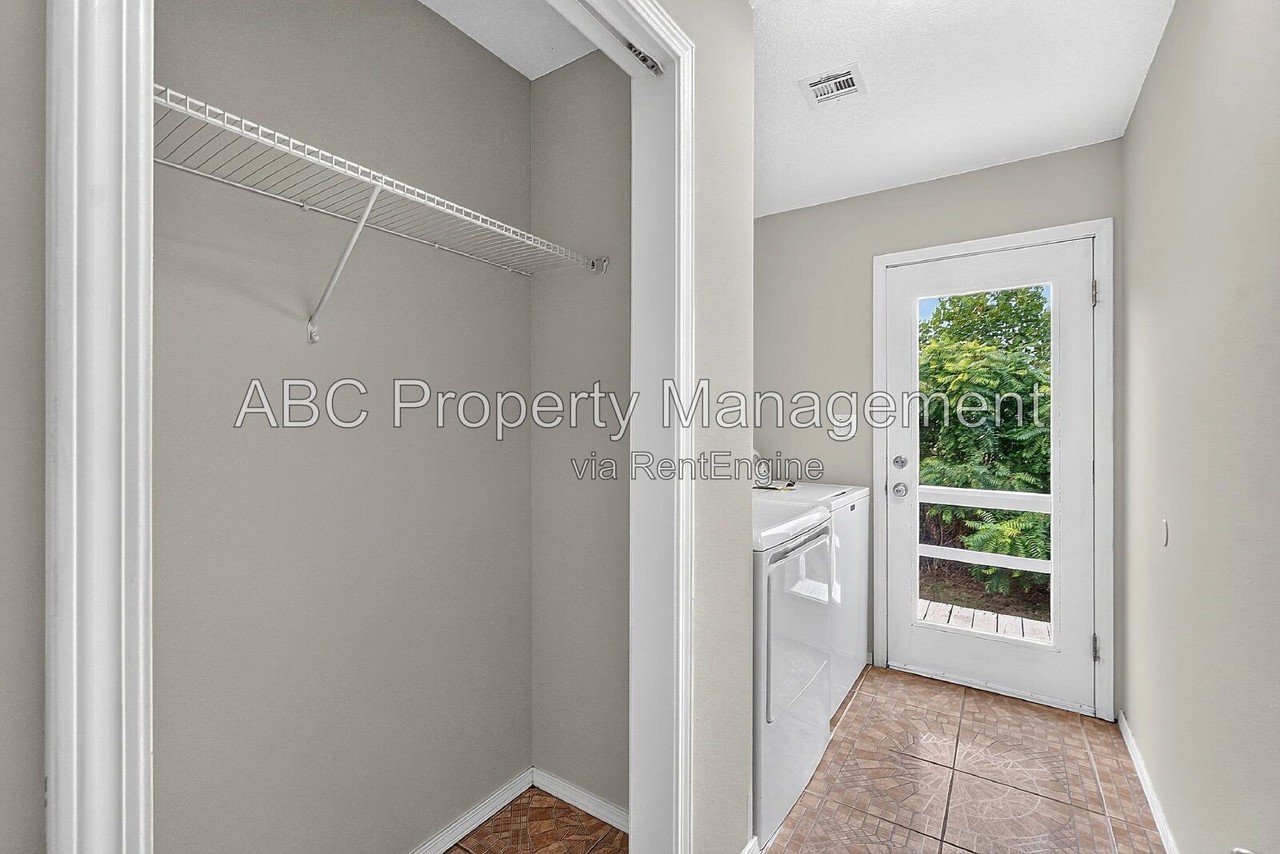 1106 S E St - Photo 7 of 19