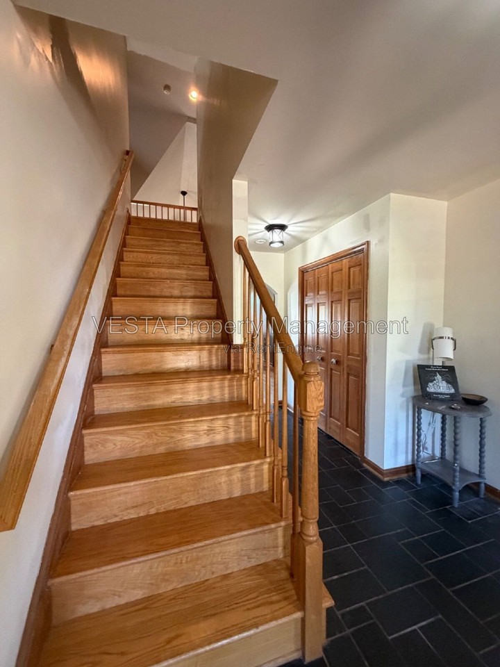 120 Sherwood Ave - Photo 7 of 24