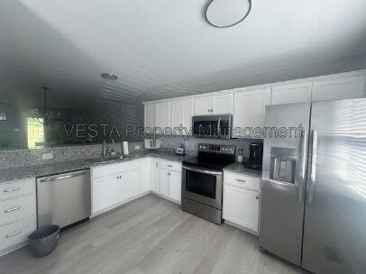 928 Virginia Ave #1 - Photo 3 of 9