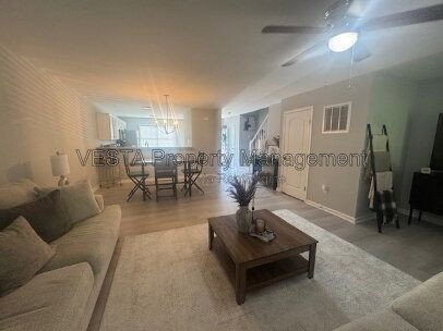 928 Virginia Ave #1 - Photo 4 of 9
