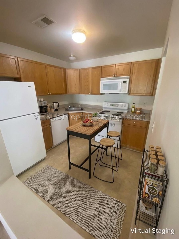147 Brookland Ct #4 - Photo 5 of 9