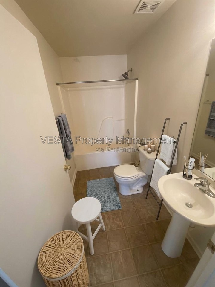 147 Brookland Ct #4 - Photo 6 of 9