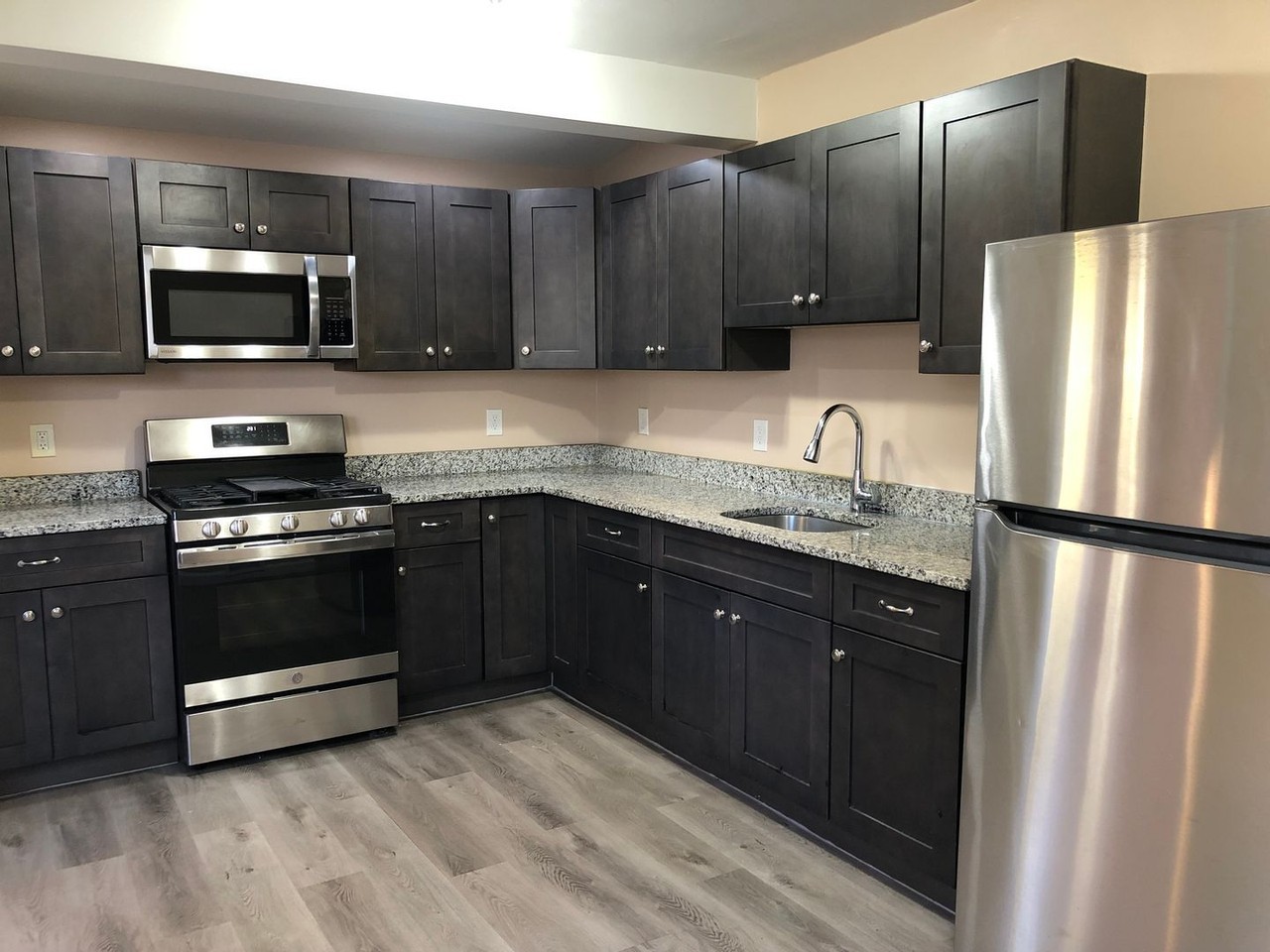 13 Runyon Dr - Photo 2 of 24