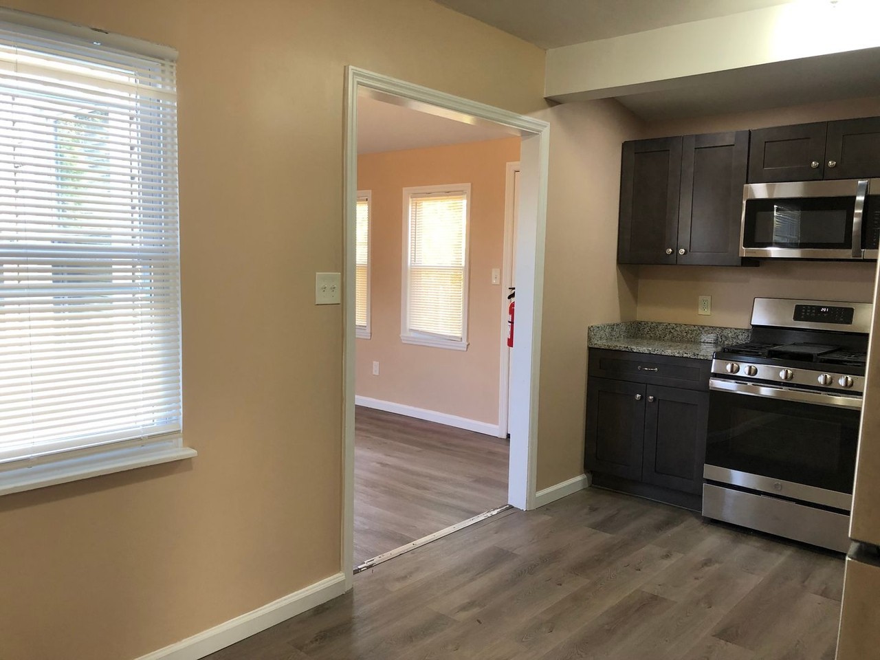 13 Runyon Dr - Photo 3 of 24