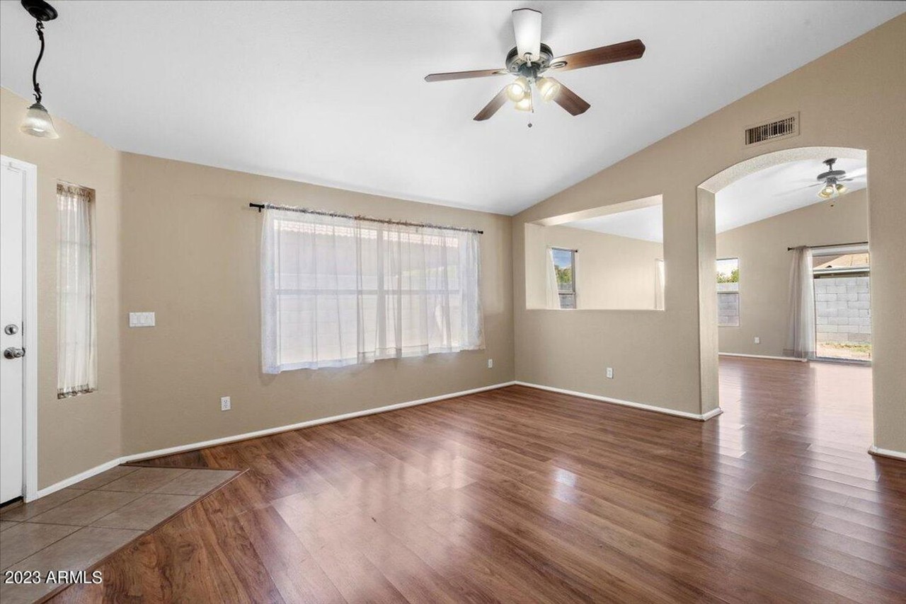 15624 W Magnolia St - Photo 3 of 21