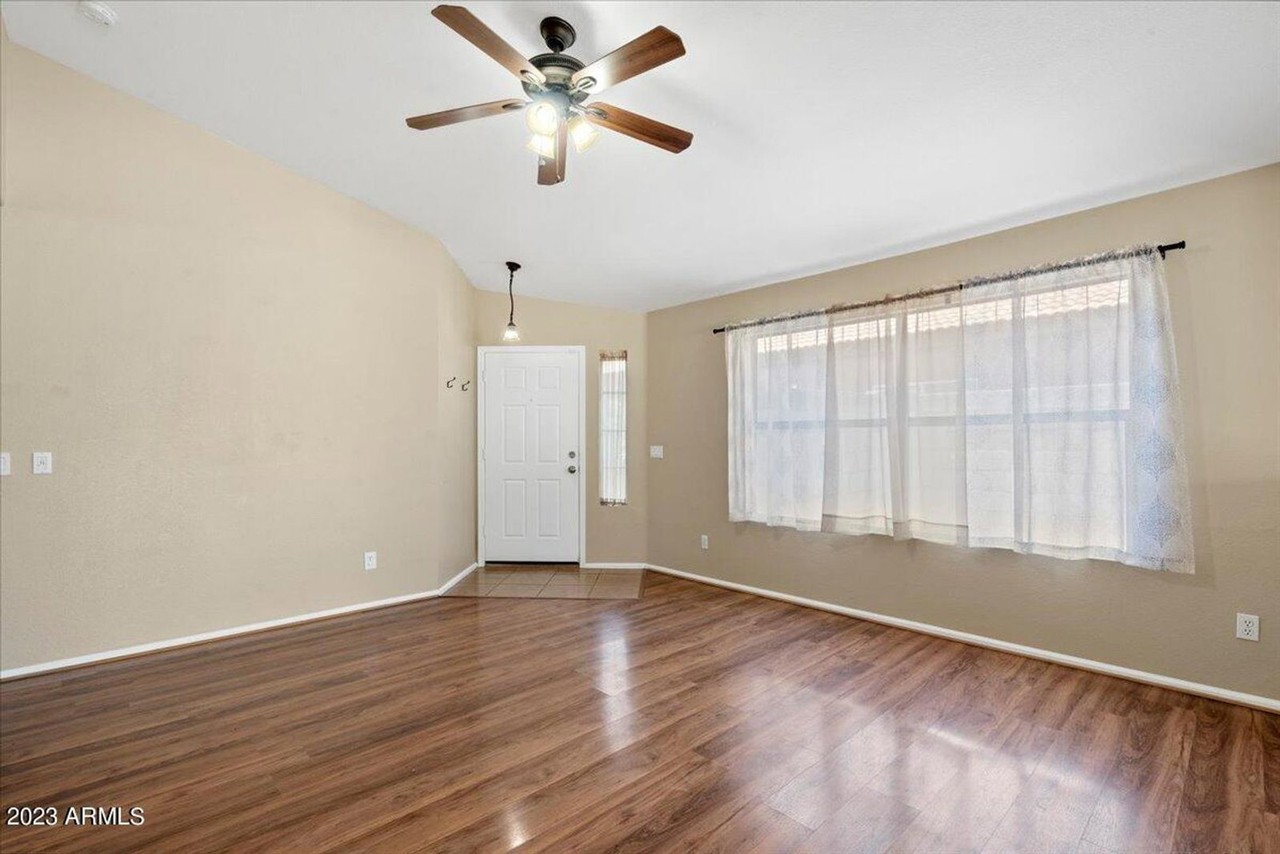 15624 W Magnolia St - Photo 5 of 21