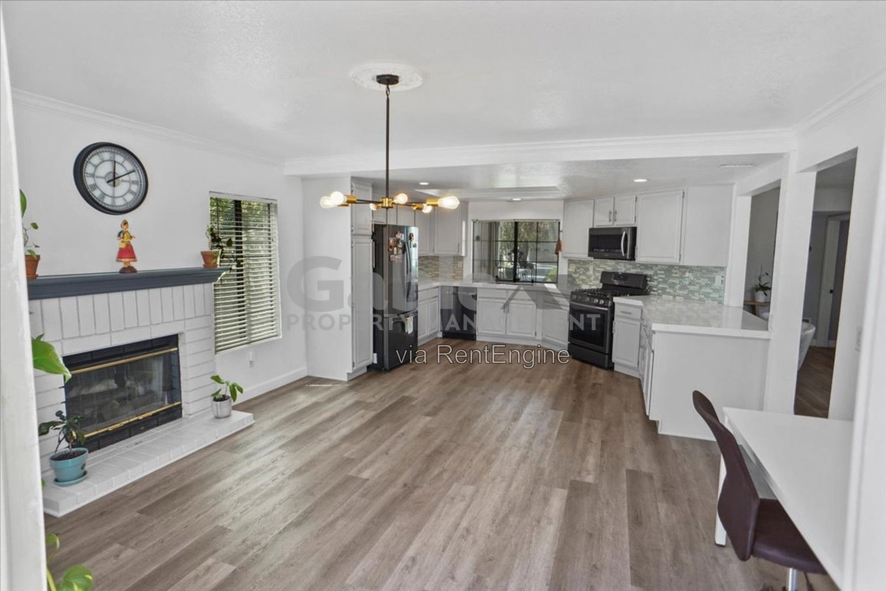 28248 Guilford Ln - Photo 6 of 21