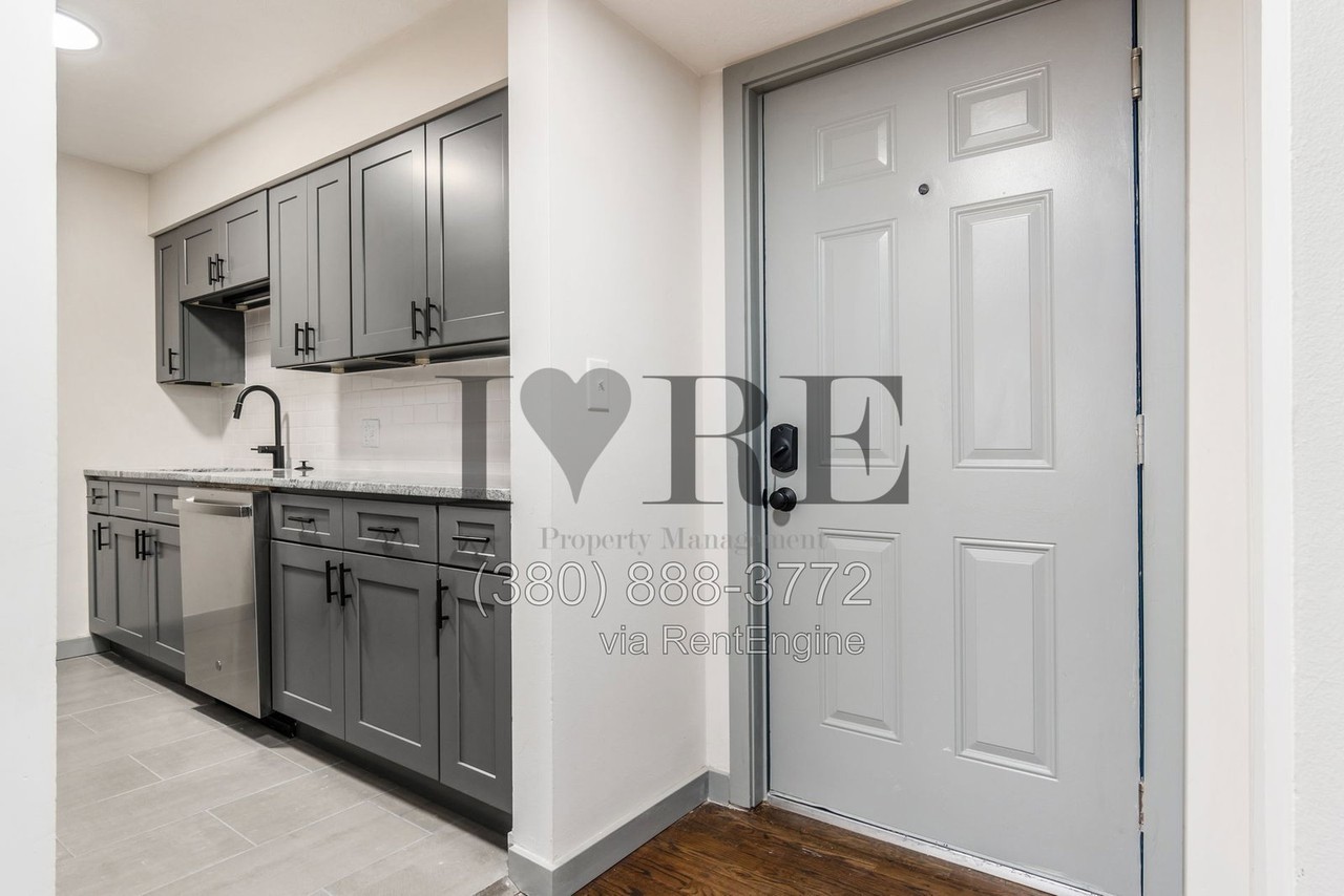 2085 W Broad St #208 - Photo 4 of 16