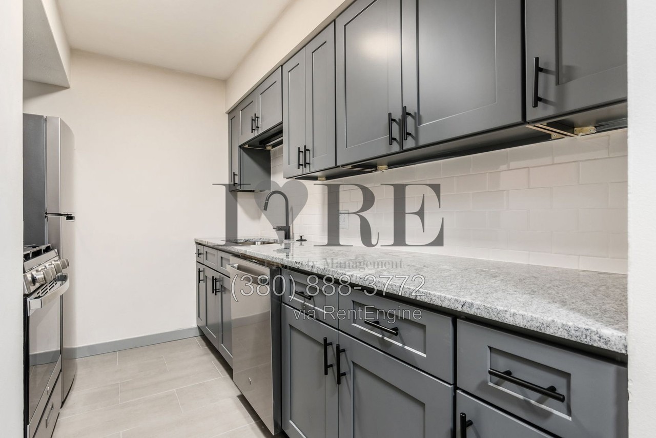 2085 W Broad St #208 - Photo 5 of 16