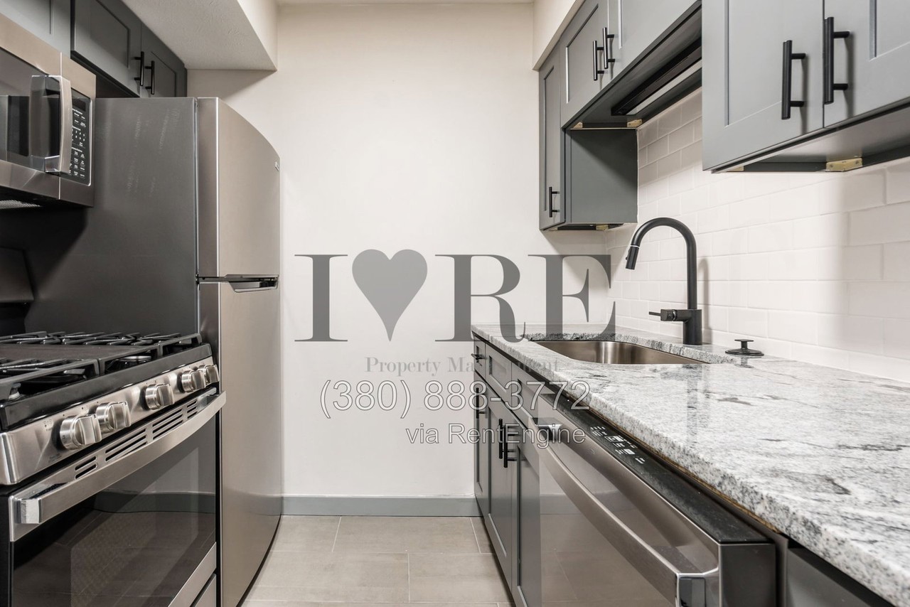2085 W Broad St #208 - Photo 6 of 16