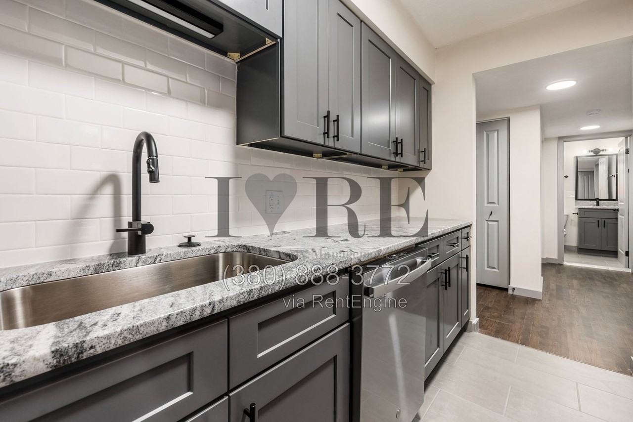 2085 W Broad St #208 - Photo 7 of 16