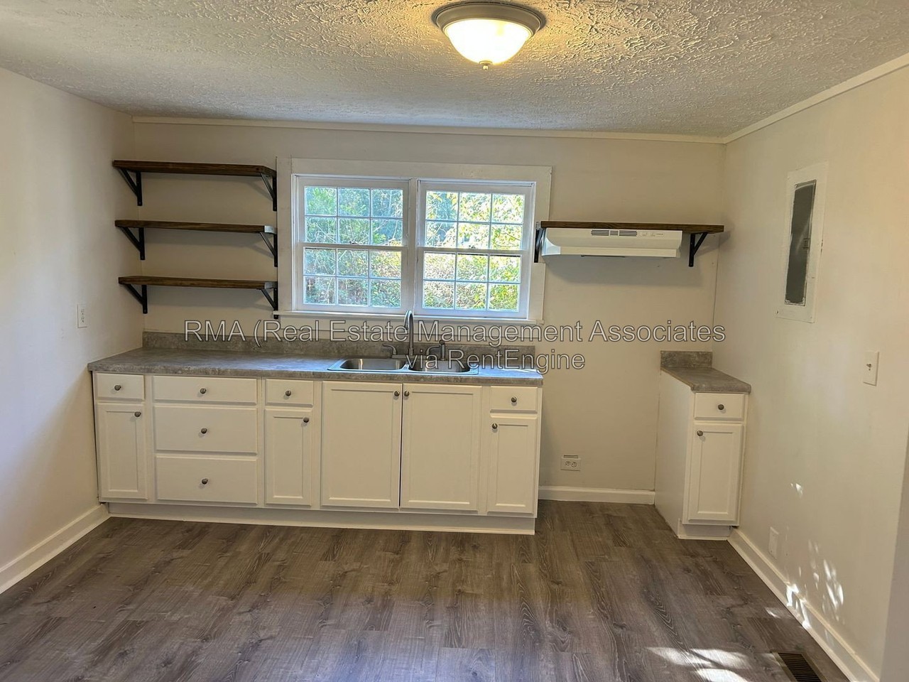 920 N 9th St - Photo 2 of 9