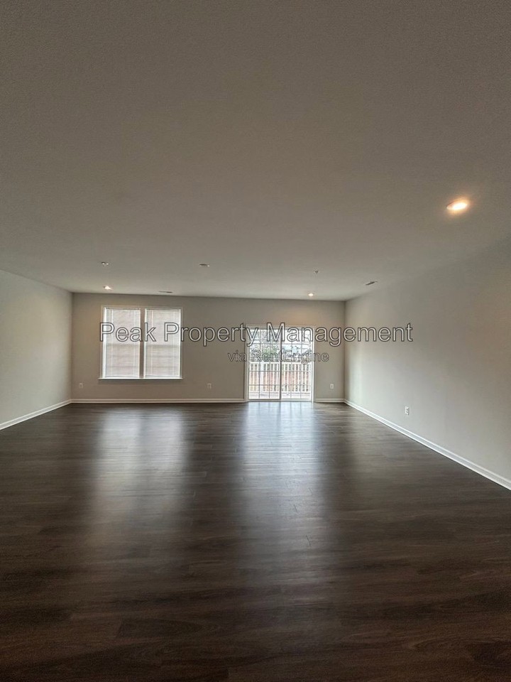 4607 Wistar Creek Dr #B - Photo 6 of 14