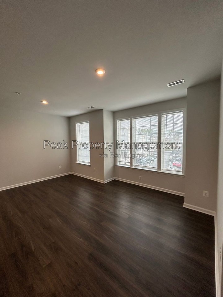 4607 Wistar Creek Dr #B - Photo 7 of 14
