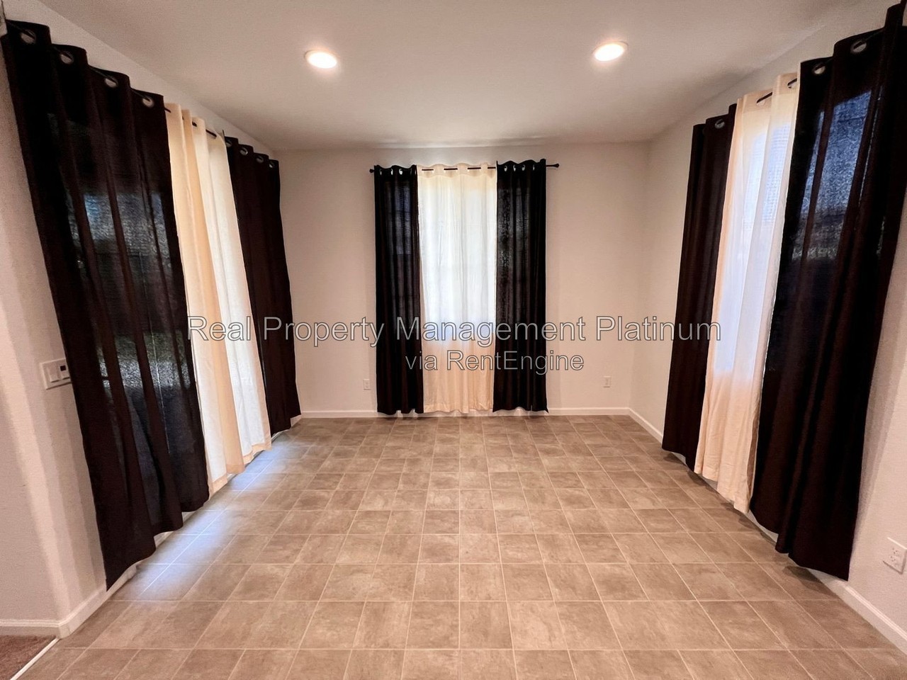 2407 N Stanley Ave - Photo 4 of 17