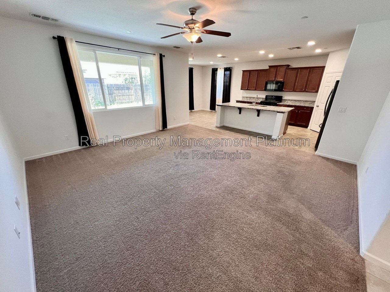 2407 N Stanley Ave - Photo 5 of 17