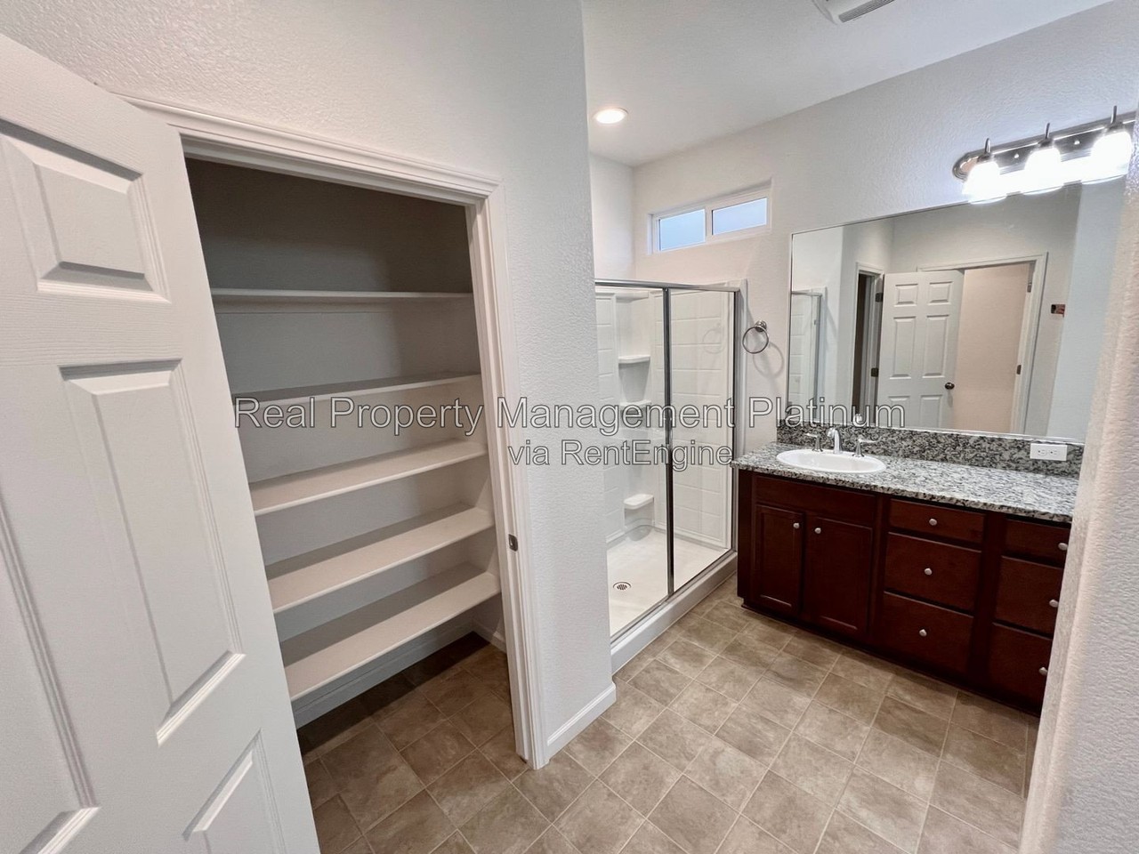 2407 N Stanley Ave - Photo 7 of 17