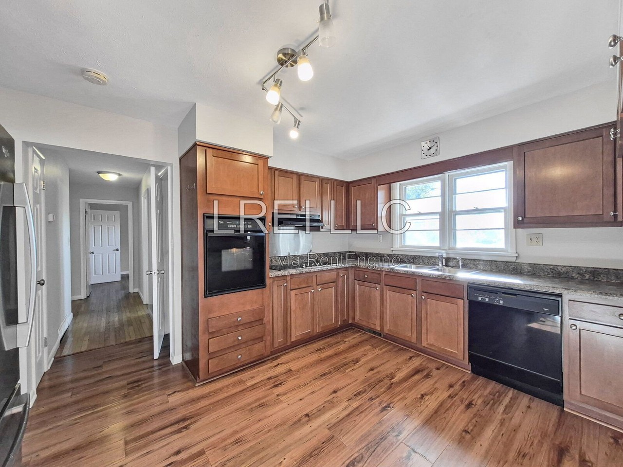 1930 Meadowcreek Dr - Photo 4 of 19
