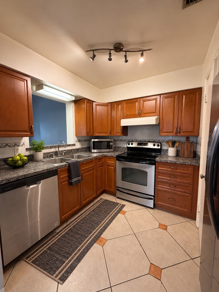1435 15th St N - Photo 7 of 38