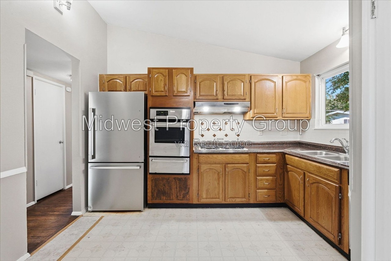 2410 Mockingbird Ln - Photo 6 of 32
