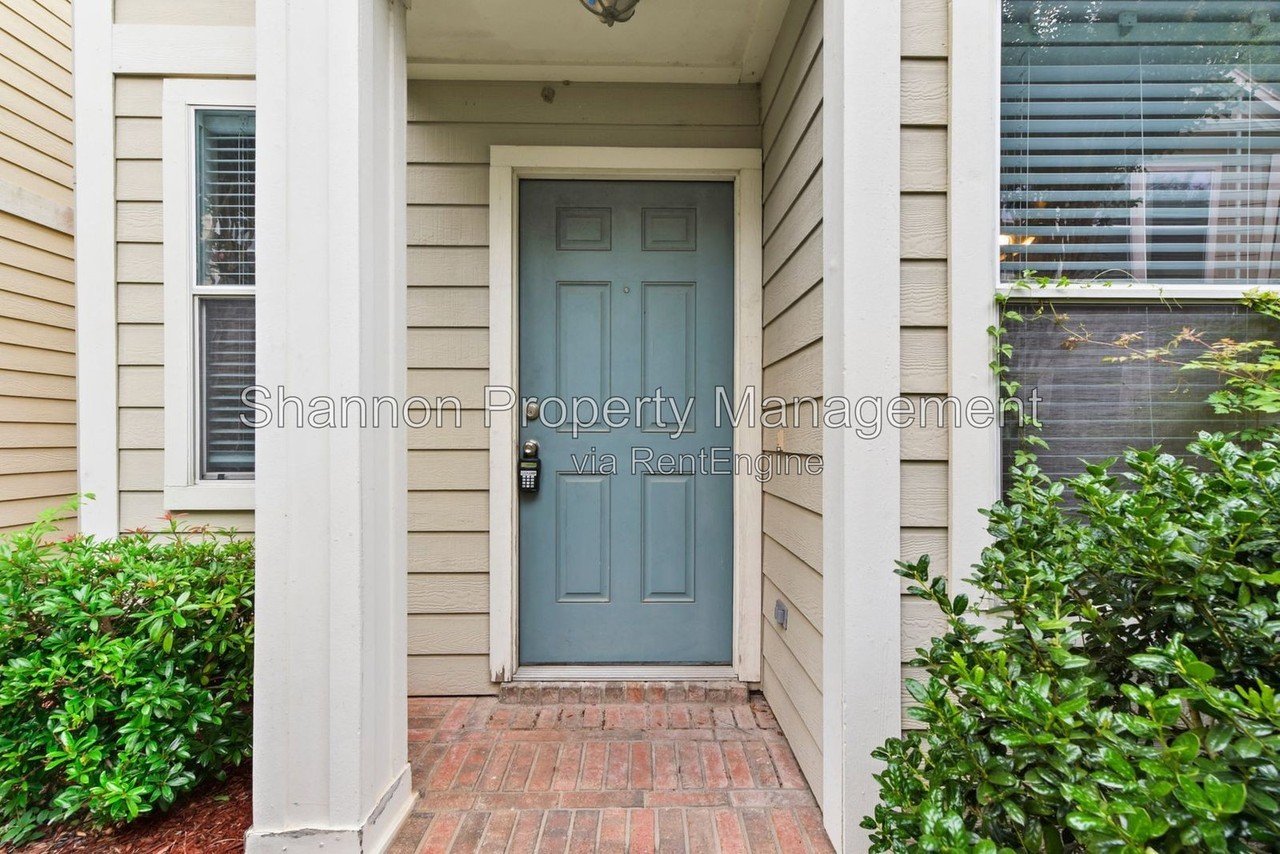 1313 Paige St - Photo 5 of 25