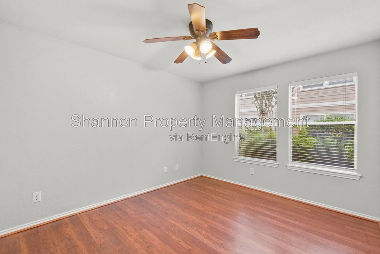 1313 Paige St - Photo 7 of 25
