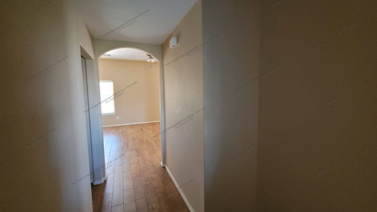 8801 Vickery Ln - Photo 3 of 19
