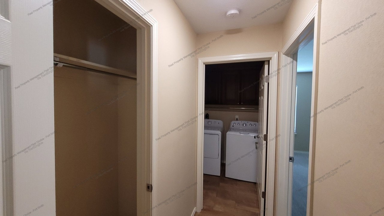 8801 Vickery Ln - Photo 4 of 19