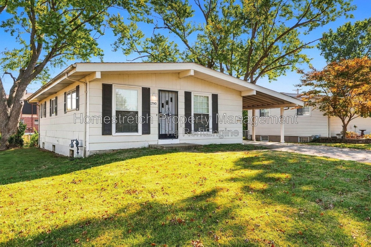 1790 Beverly Dr - Photo 4 of 24
