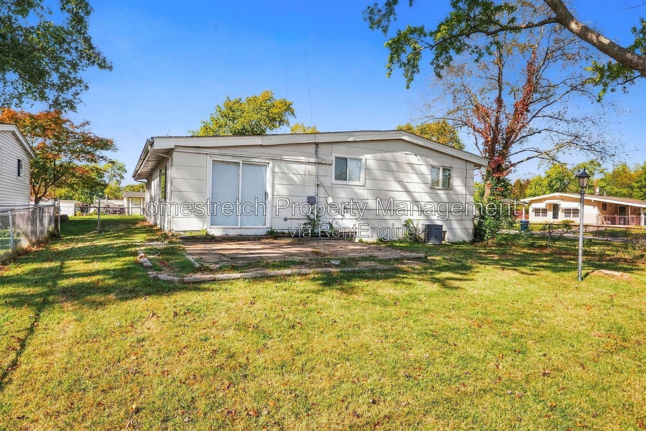 1790 Beverly Dr - Photo 5 of 24