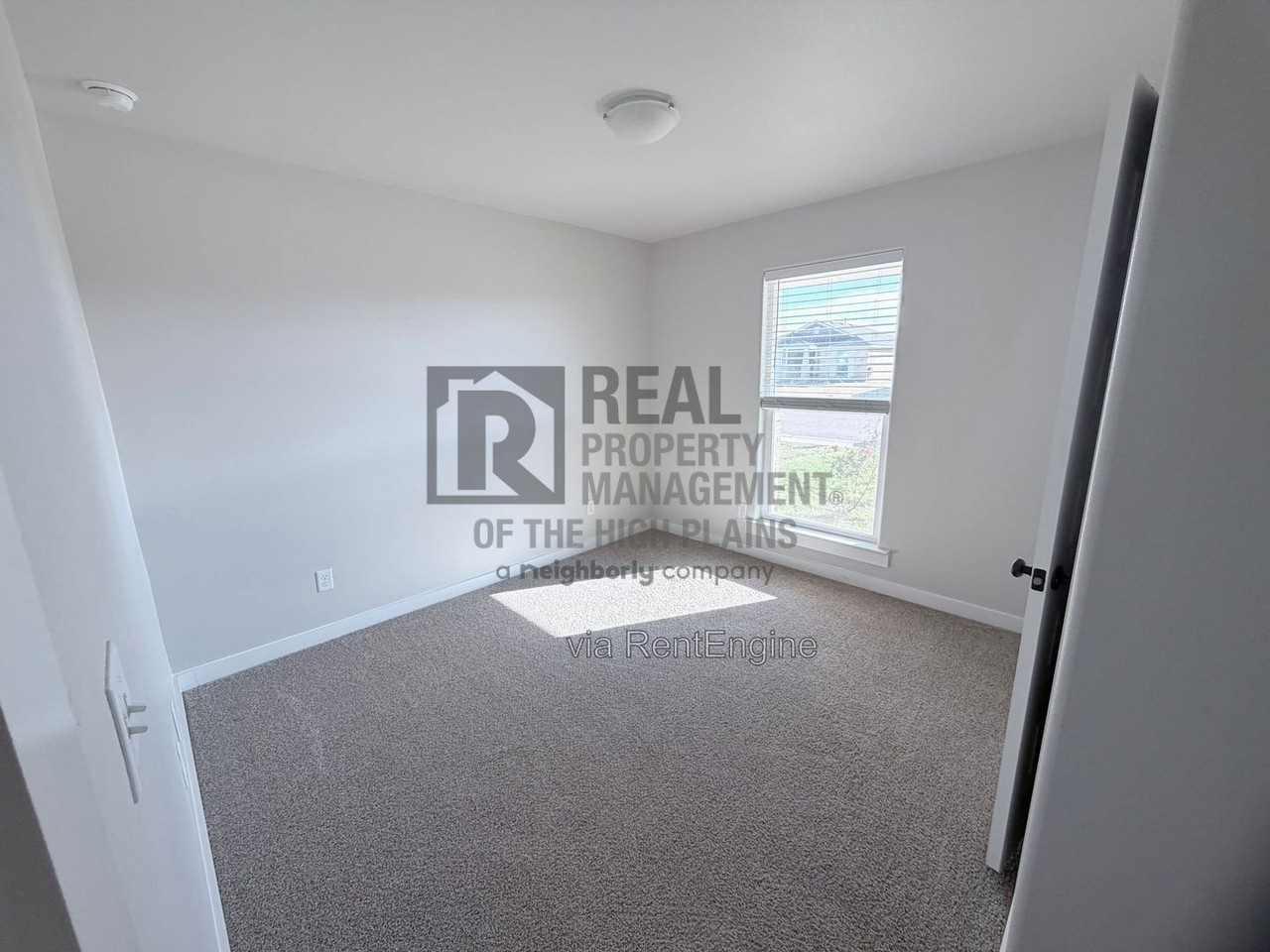 6502 Athens St - Photo 3 of 10