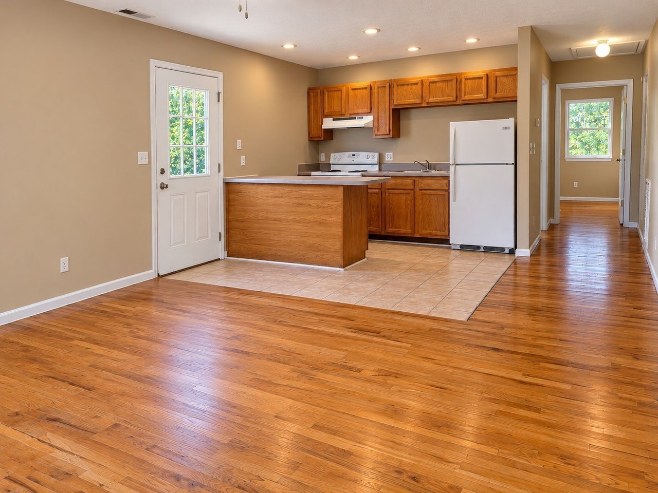 402 Hall St #C - Photo 2 of 9