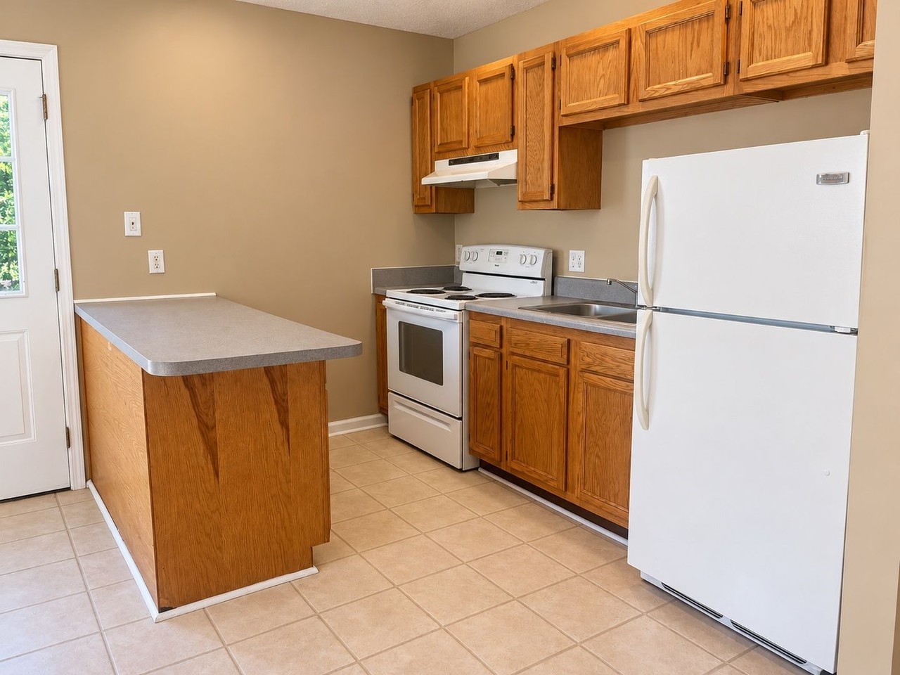402 Hall St #C - Photo 4 of 9