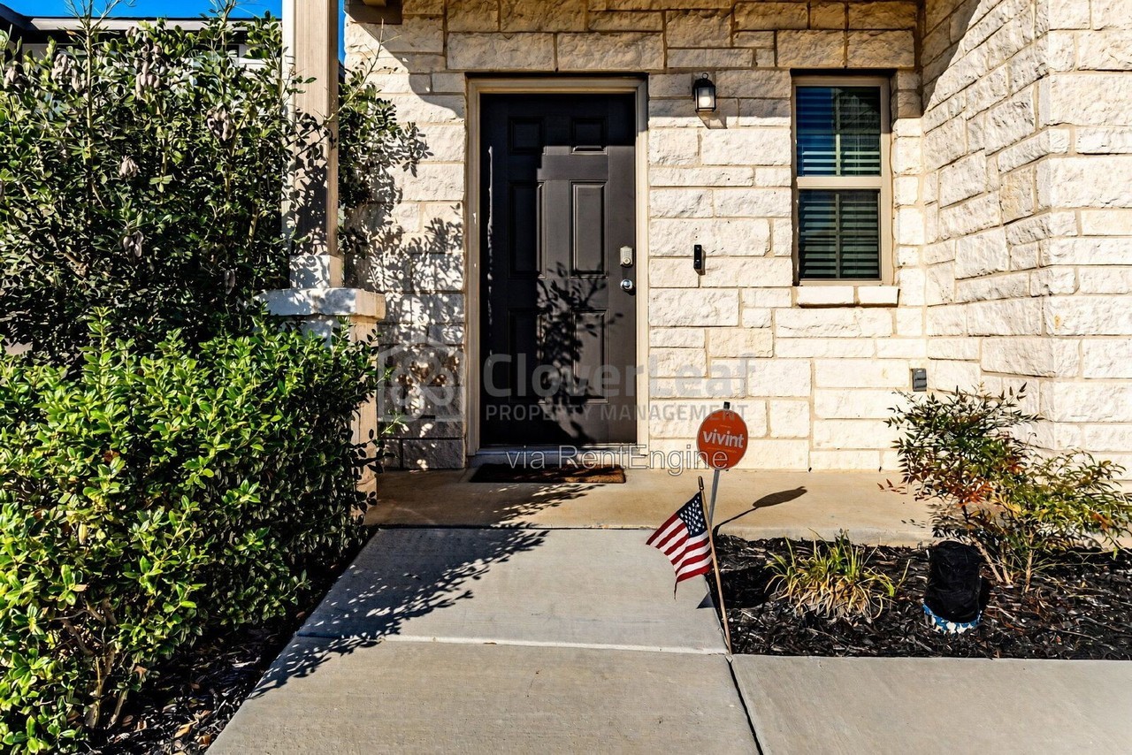 827 Laurel Run - Photo 3 of 38