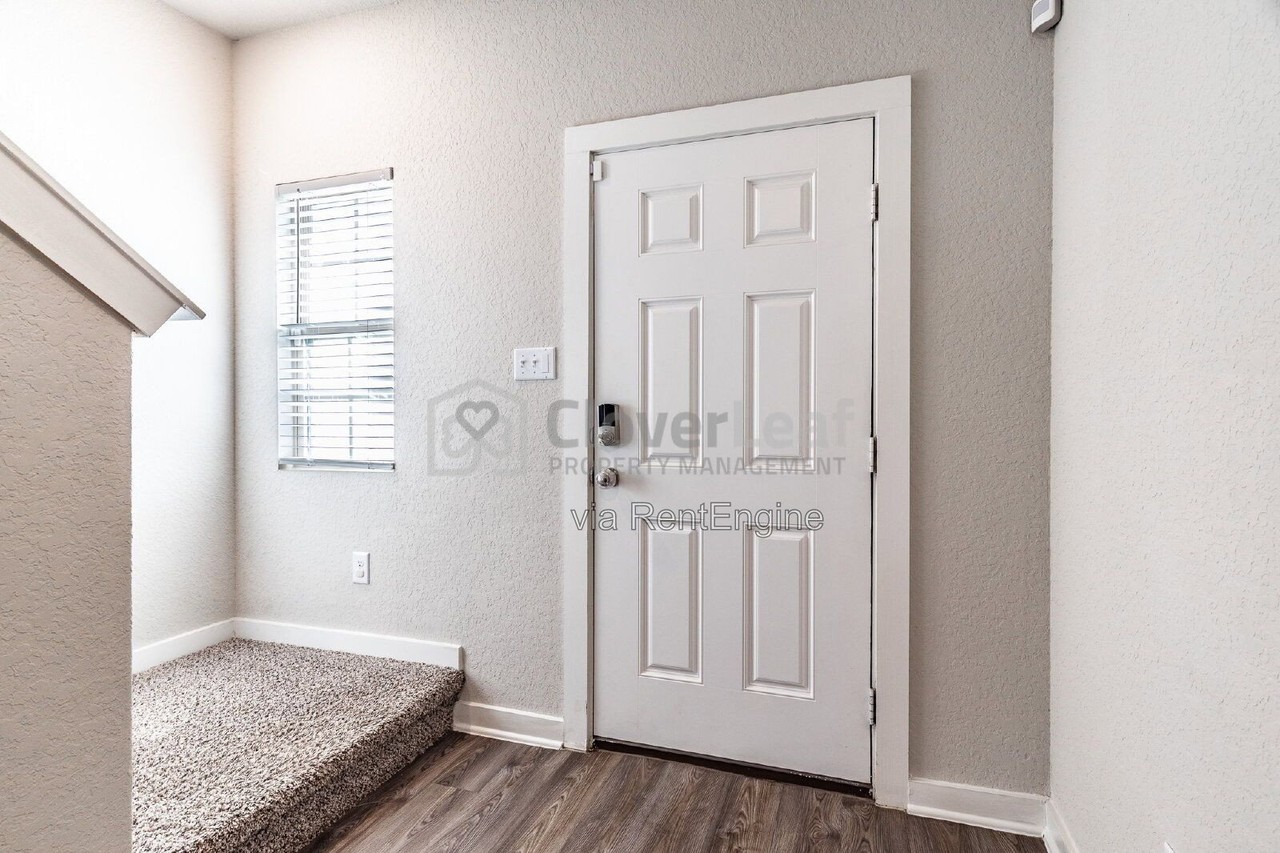 827 Laurel Run - Photo 4 of 38
