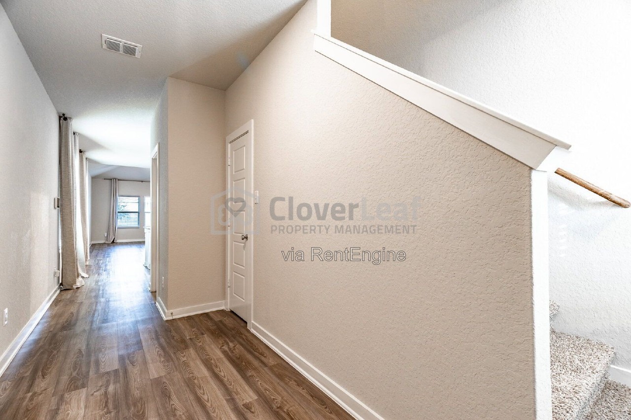 827 Laurel Run - Photo 5 of 38