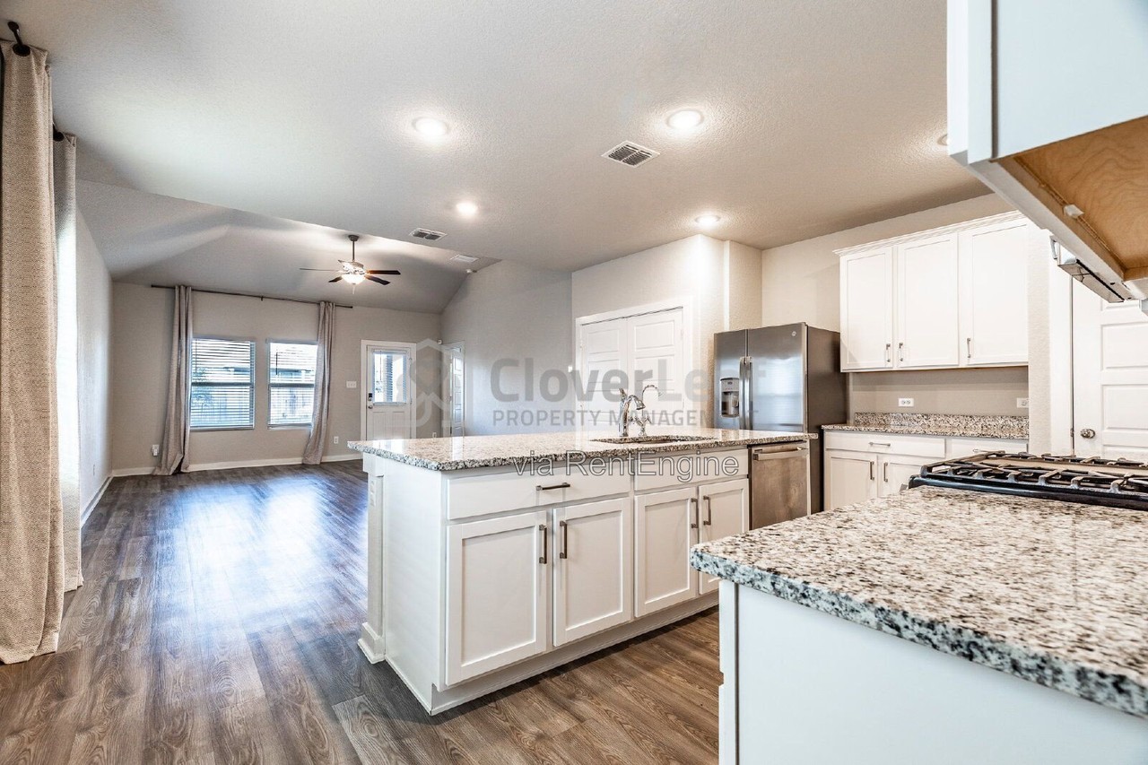 827 Laurel Run - Photo 7 of 38