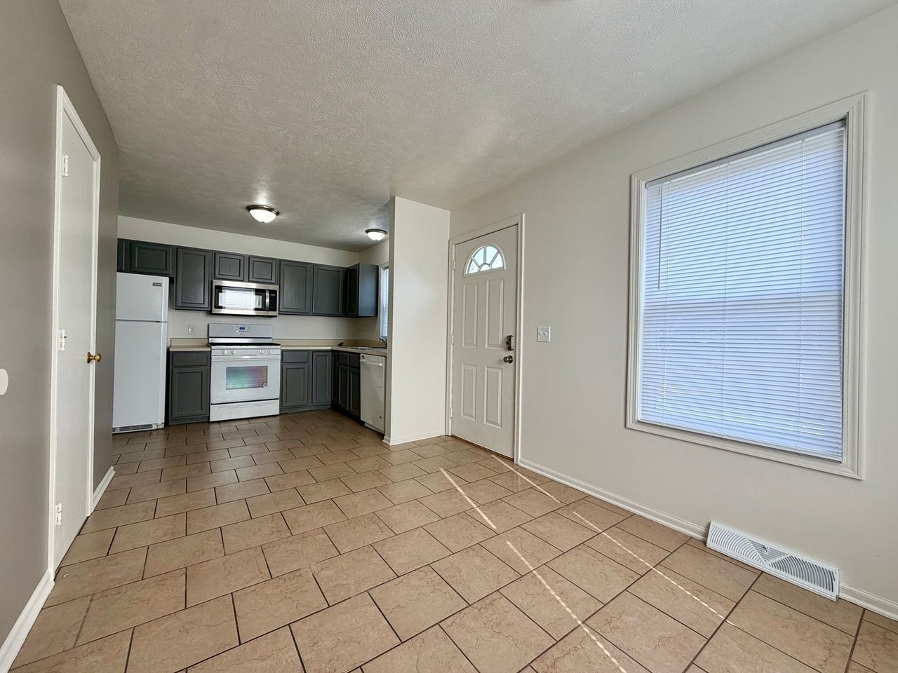 7555 Eastern Ave Se #7555 - Photo 4 of 24
