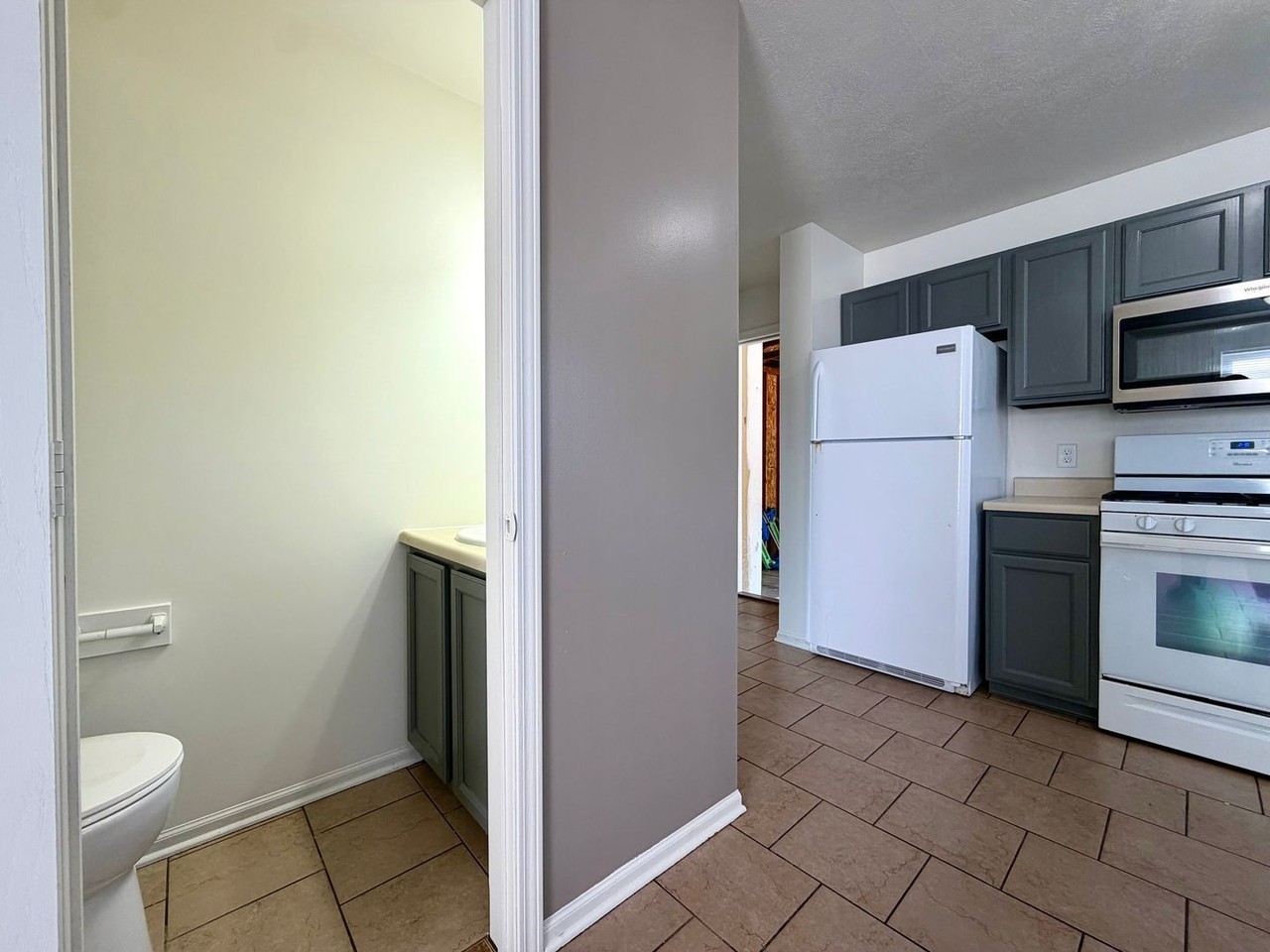 7555 Eastern Ave Se #7555 - Photo 7 of 24