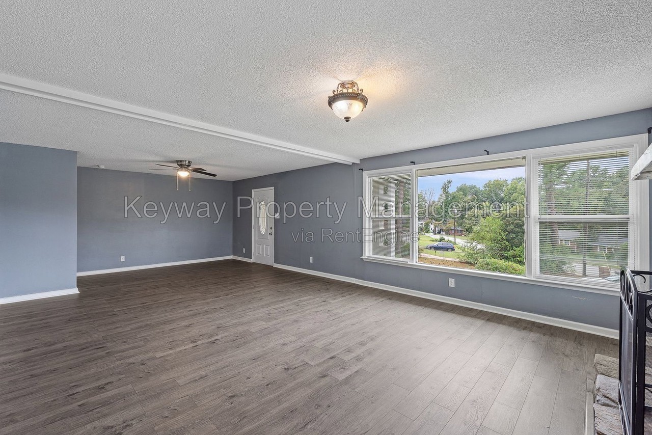 2856 Thomas Ln - Photo 4 of 25