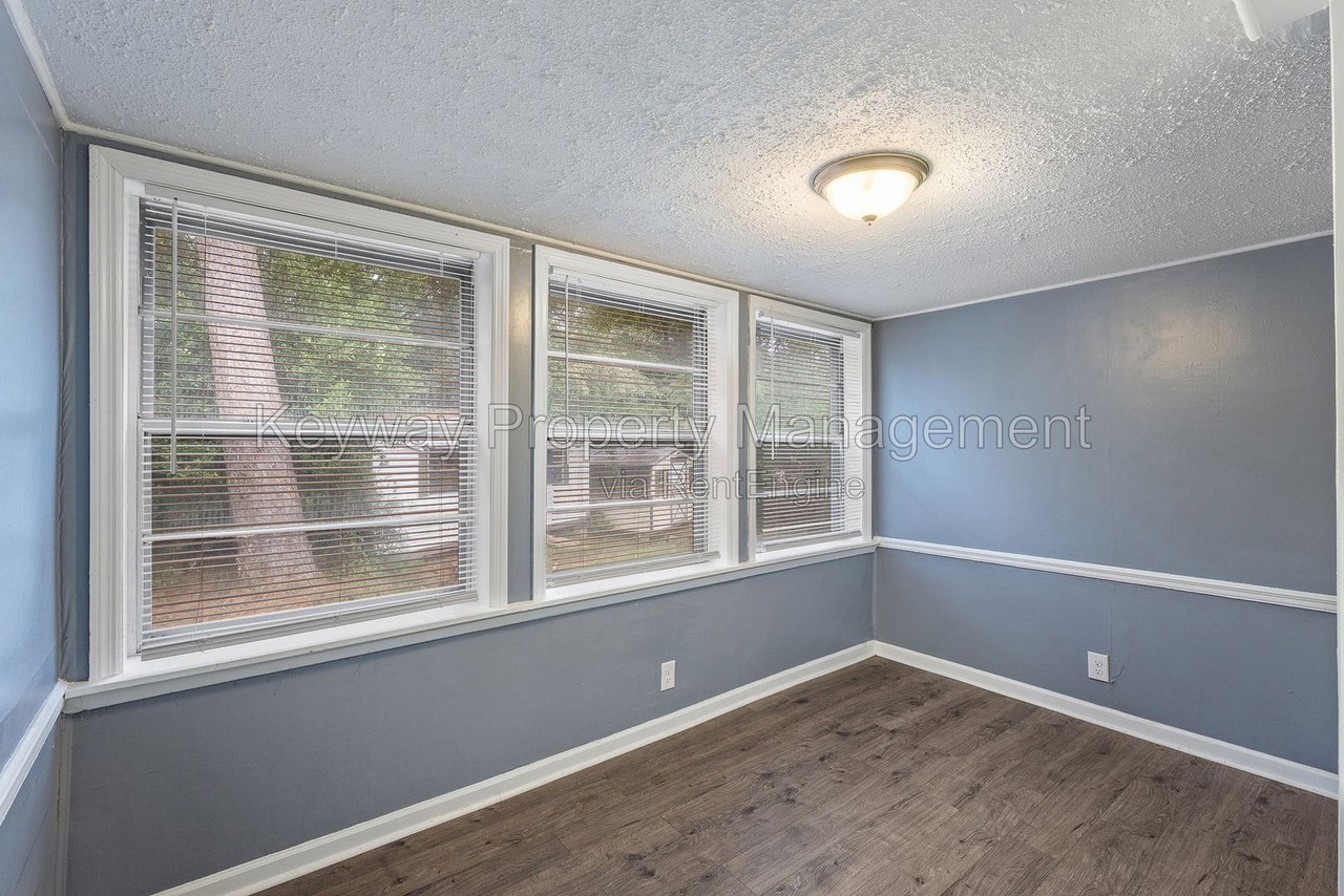 2856 Thomas Ln - Photo 5 of 25