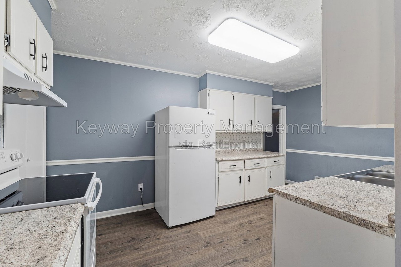 2856 Thomas Ln - Photo 6 of 25